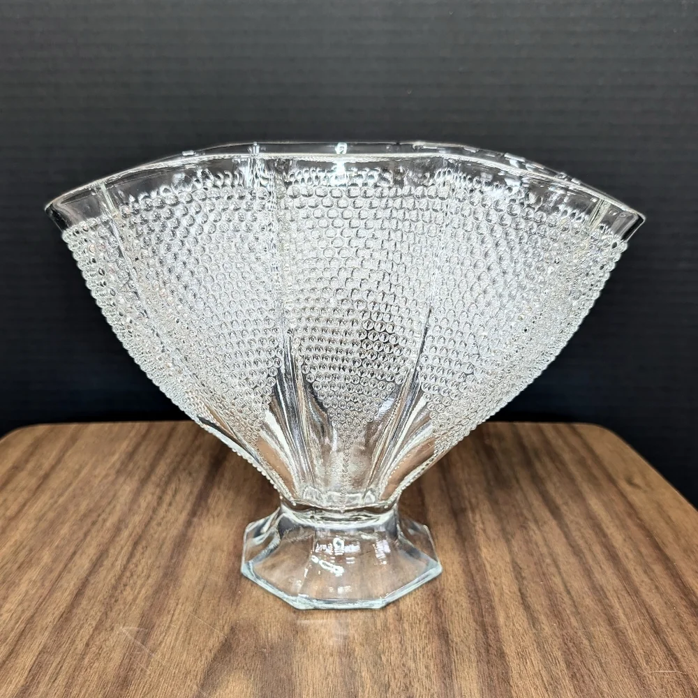 L.E. Smith 1940s Thousand Eyes Pattern Hobnail Fan Shaped Footed Tall Glass Vase